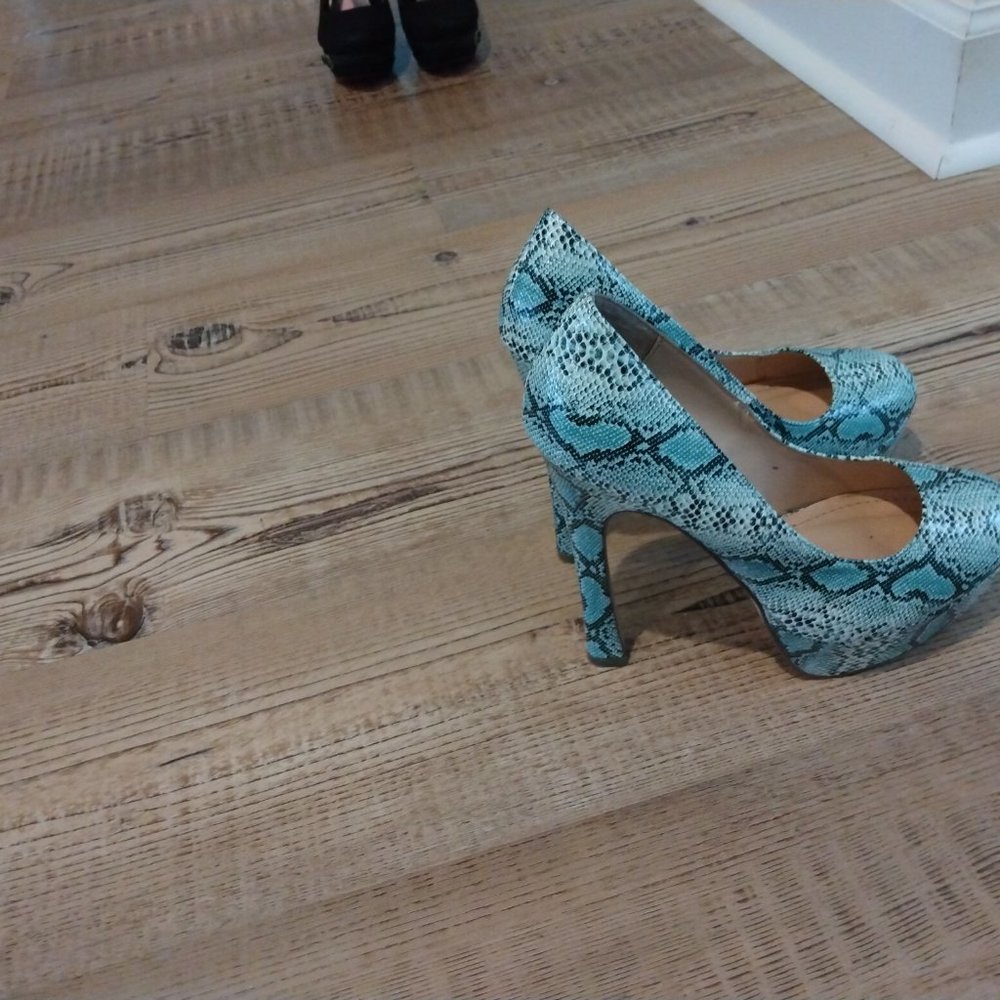 Shoes - Picture 2 of 4
